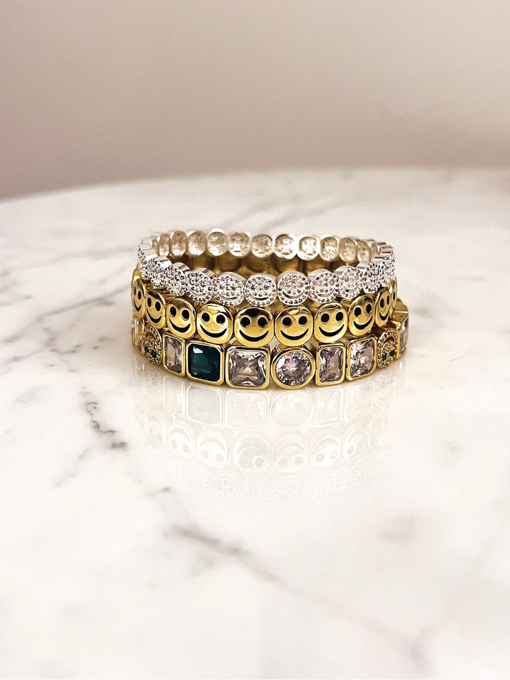 LISA GOZLAN - “THE ORIGINAL” - Gold Smiley Face Stretch Bracelet - 7” - Picture 5 of 5